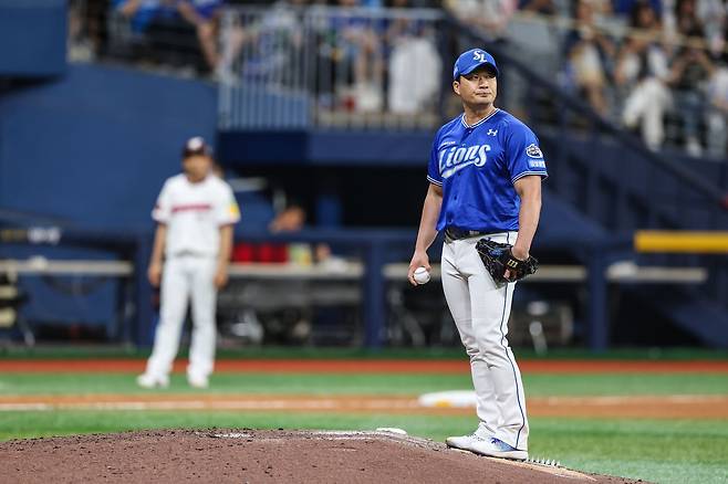 29일 오후 서울 구로구 고척스카이돔에서 열린 2025 신한 SOL Bank KBO리그 삼성 라이온즈와 키움 히어로즈의 경기, 삼성의 5번째 투수로 구원 등판한 오승환이 1이닝 3피안타 2실점을 기록했다. 삼성 라이온즈