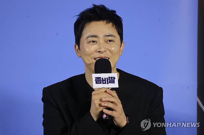 인사말 하는 조정석 (서울=연합뉴스) 류효림 기자 = 배우 조정석이 30일 서울 용산구 CGV용산아이파크몰점에서 열린 영화 '좀비딸' 제작발표회에서 인사말을 하고 있다. 2025.6.30 ryousanta@yna.co.kr