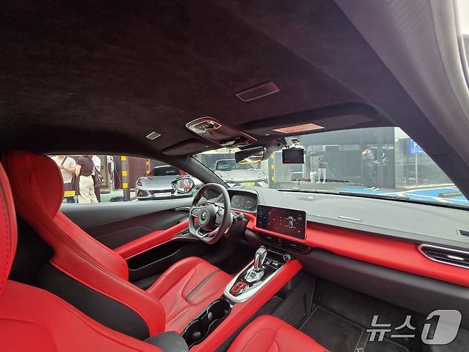 27일 경기 고양의 로터스자동차코리아 서비스센터에서 촬영한 미드십 스포츠카 에미라(Emira) 2.0 터보 내부. 2025.06.27/뉴스1 김성식 기자