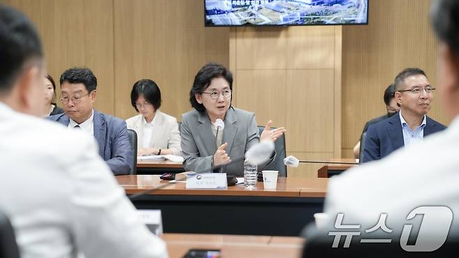 지영미 질병관리청장이 지난달 5일 코로나19 유행을 대비해 세종충남대학교병원을 방문, 의료기관 간담회를 주재하고 있다. (질병관리청 제공. 재판매 및 DB 금지) 2025.6.5/뉴스1