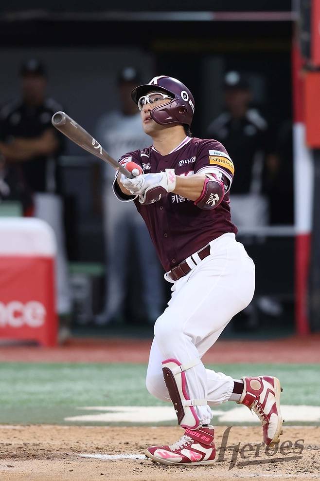 타구를 바라보는 임지열의 모습. 사진 | 키움 히어로즈