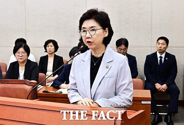 추경안 의결에 대한 인사말 하는 지영미 질병관리청장.