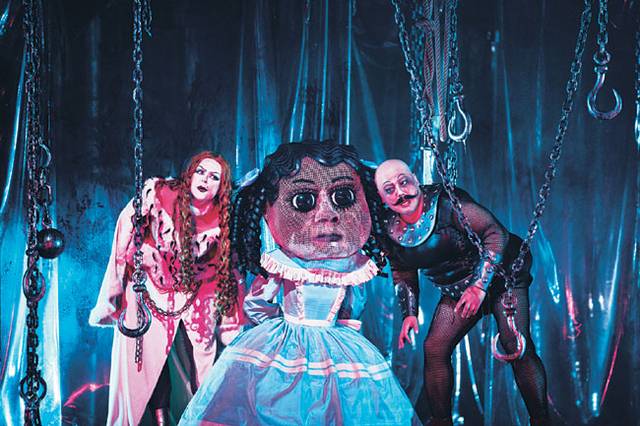 빌런 캐릭터인 클라리스 공주(왼쪽부터), 스메랄딘, 레앙드르 총리. 국립오페라단 제공