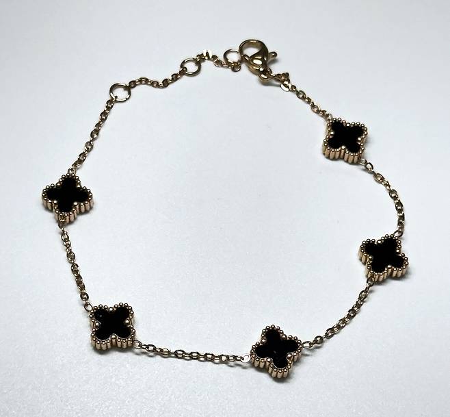 부산서 압수된 명품 위조 액세서리. 특허청 제공