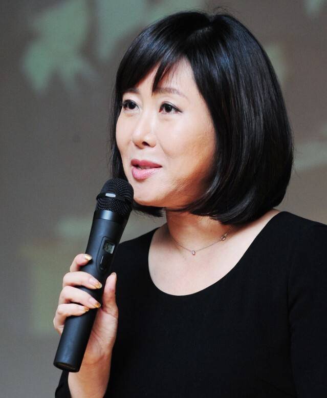 방송인 윤영미가 인생에 대한 고충을 털어놓았다. 뉴시스