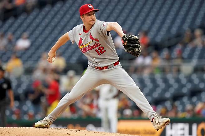 세인트루이스 카디널스 에릭 페디가 1일 미국 펜실베이니아주 피츠버그의 PNC파크에서 열린 2025 미국 메이저리그(MLB) 피츠버그 파이리츠와의 원정경기에 선발 등판해 5이닝 10피안타(1피홈런) 3볼넷 7실점을 기록하면서 시즌 8패째를 떠안았다. AP 연합뉴스