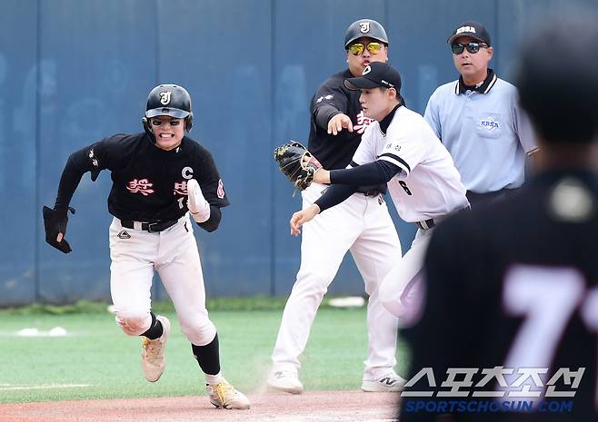 2일 서울 목동구장에서 열린 제80회 청룡기 고교야구선수권 대회 및 주말리그 왕중왕전 대구상원고-장충고 경기. 7회말 1사 만루. 런다운에 걸린 3루주자 장진혁. 목동=송정헌 기자songs@sportschosun.com/2025.07.02/