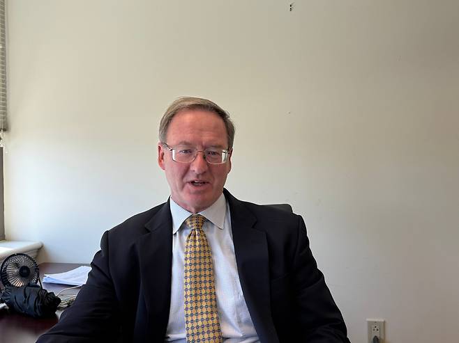 브루스 클링너 헤리티지재단 아시아연구센터 선임연구원이 지난달 26일 워싱턴 DC 재단 사무실에서 본지와 인터뷰를 하고 있다. /워싱턴=김은중 특파원