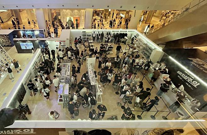 서울 잠실에 있는 ‘롯데월드 타워·몰’은 다양한 팝업스토어와 체험 행사로 몰캉스족들의 방문이 끊이질 않는다. 롯데백화점 제공