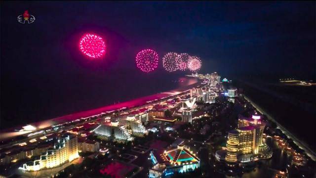 조선중앙TV는 김정은 북한 국무위원장과 아내 리설주, 딸 주애가 참석한 가운데 지난달 24일 준공식이 진행됐다고 26일 보도했다. 사진은 원산갈마해안관광지구. 조선중앙TV 캡처