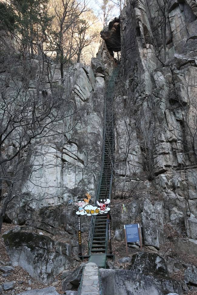 ▲ 무릉계곡 하늘문 모습.