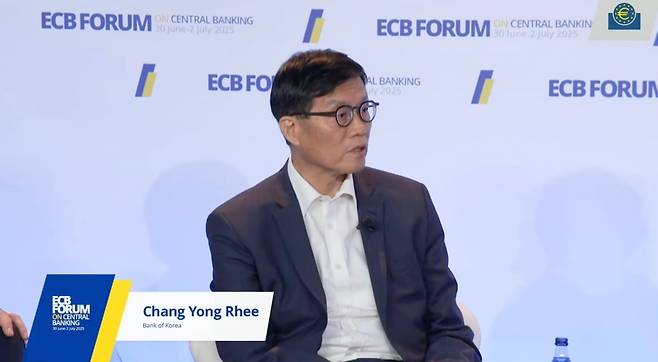 1일(현지시간) 포르투갈 신트라에서 열린 유럽중앙은행(ECB) 주최 연례 통화정책 포럼에 참석한 이창용 한국은행 총재 / 사진=ECB 유튜브 갈무리