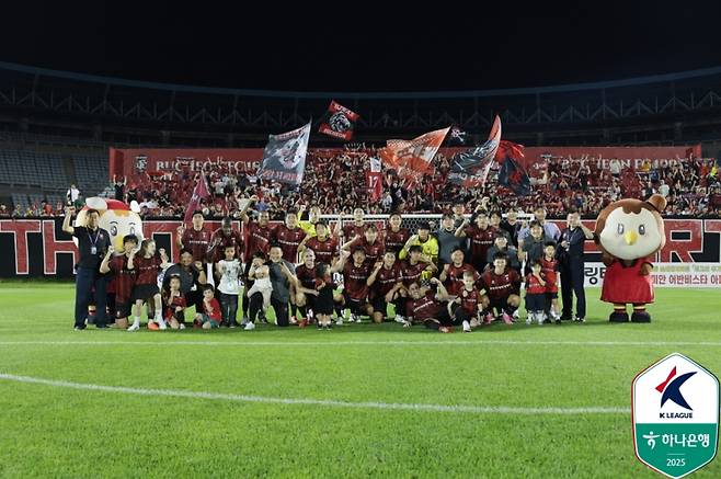부천FC1955 선수단. 한국프로축구연맹 제공