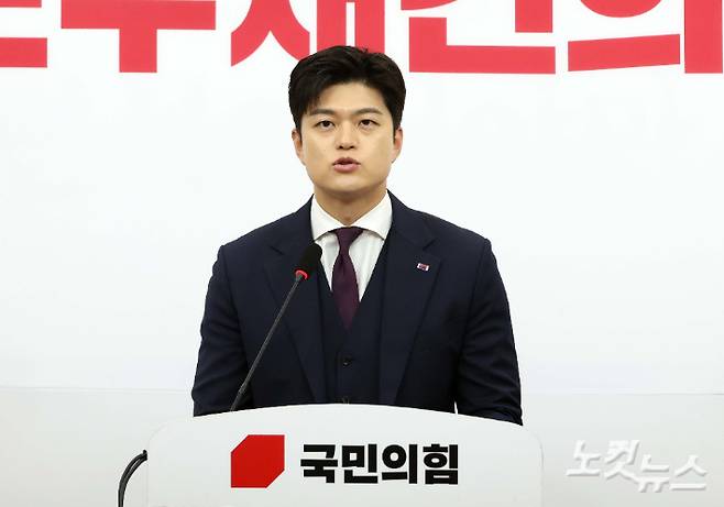 국민의힘 김용태 비상대책위원장이 30일 오전 국회에서 퇴임 기자회견을 갖고 발언하고 있다. 황진환 기자