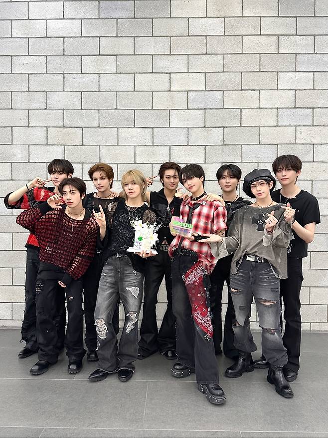 SBS funE ‘더쇼’ 방송 캡처