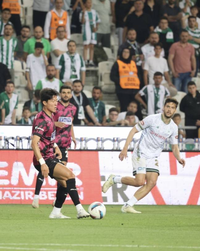 지난 시즌 튀르키예 알라니아스포르에서 뛰었던 황의조. /사진=알라니아스포르 SNS 캡처