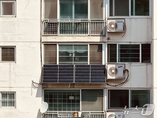 미니태양광 설치.(광명시 제공)