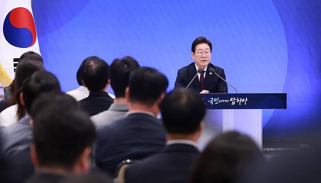 이재명 대통령이 3일 청와대 영빈관에서 열린 '대통령의 30일, 언론이 묻고 국민에게 답하다' 기자회견에서 마무리 발언을 하고 있다. /연합뉴스