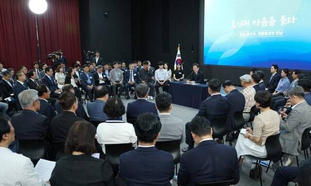 이재명 대통령이 지난달 25일 광주광역시 국립아시아문화전당에서 열린 ‘광주시민·전남도민 타운홀 미팅’에 참석해 발언하고 있다. 연합뉴스