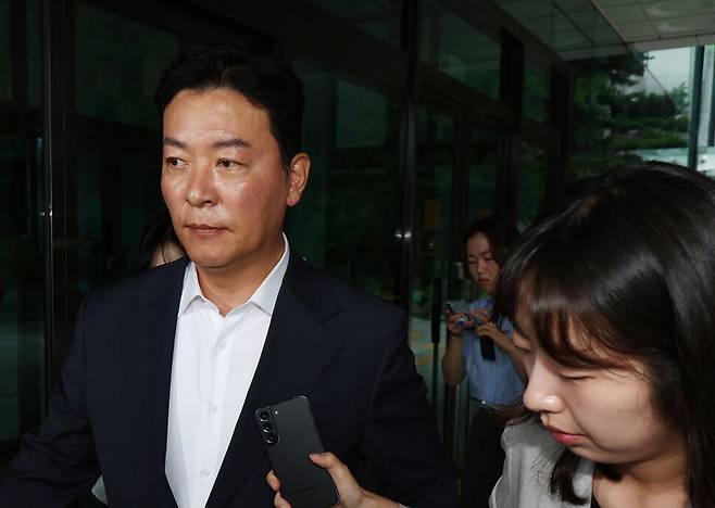 김성훈 전 대통령경호처 차장이 3일 내란특검 조사를 받기 위해 서초구 서울고검으로 들어서고 있다. 연합뉴스