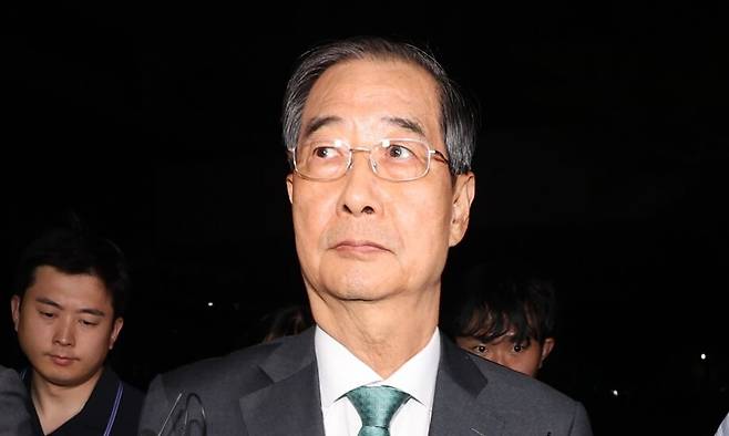 한덕수 전 국무총리가 2일 서울 서초구 서울고검에서 내란특검 조사를 받은 뒤 청사를 떠나고 있다. 연합뉴스