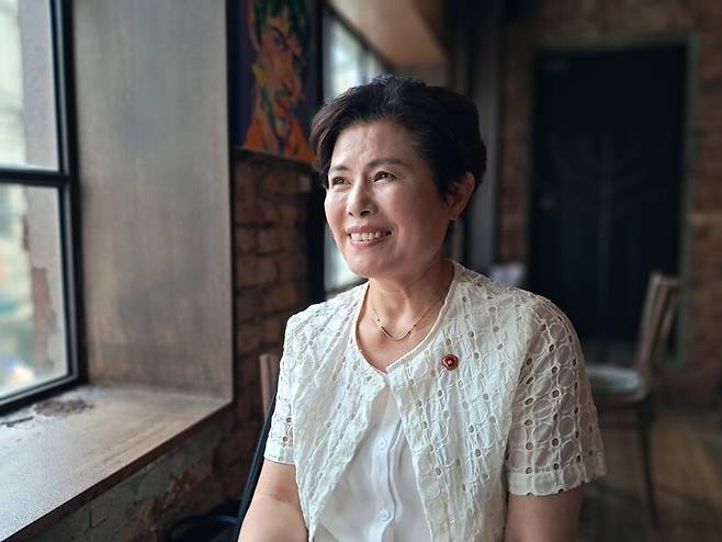 27일 서울 중구의 한 카페에서 한겨레와 만나 인터뷰하는 김애자 진실화해위 조사관. 고경태 기자