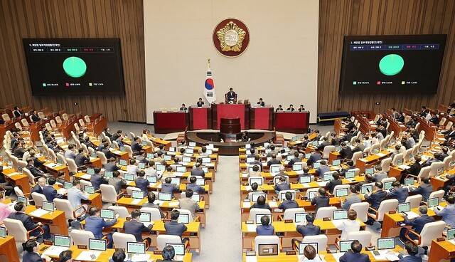 3일 국회 본회의에서 계엄법 일부개정법률안이 통과되고 있다. 연합뉴스