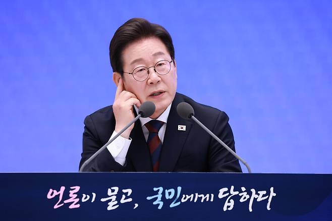이재명 대통령이 3일 청와대 영빈관에서 열린 '대통령의 30일, 언론이 묻고 국민에게 답하다' 기자회견에서 발언하고 있다. ⓒ연합뉴스