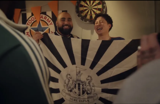 ▲ 욱일기는 일본이 19세기 말부터 태평양전쟁을 비롯한 아시아 침략 전쟁에 사용해 온 군대의 깃발이다. 일본 군국주의와 제국주의를 상징하는 표상으로 꼽힌다. 이 탓에 과거 일제 침략을 겪은 한국과 중국, 동남아, 러시아 등 유라시아 국가에 역사적 상처와 고통을 상기시킨다. 국제축구연맹(FIFA)이 국제 경기에서 욱일기 사용을 금하는 배경이다.