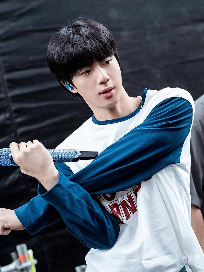 1위 방탄소년단 진·2위 트럼프·3위 머스크..지난 일주일 전세계 최다 언급 인물