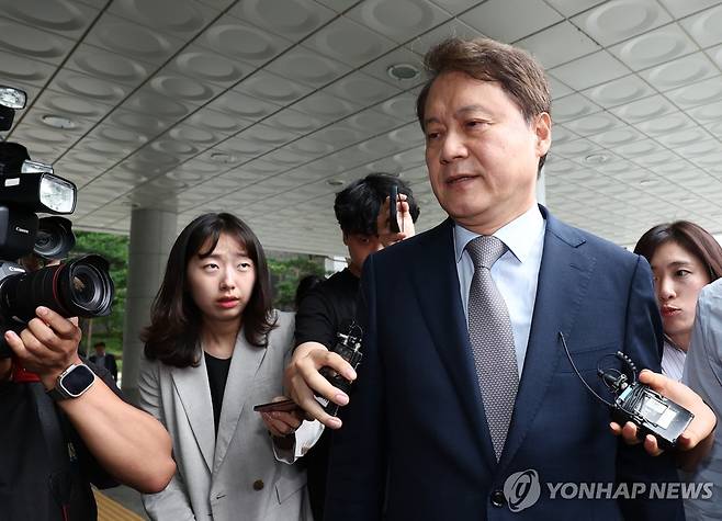 김주현 전 민정수석 내란특검 출석 (서울=연합뉴스) 김인철 기자 = 김주현 전 민정수석이 3일 내란특검 조사를 받기 위해 서초구 서울고검으로 들어서고 있다. 2025.7.3 yatoya@yna.co.kr