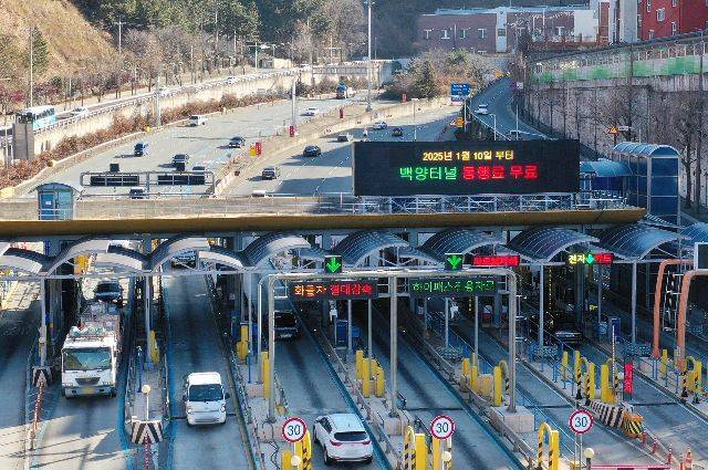 부산 사상구 모라동 백양터널 톨게이트 모습(기사와는 관계 없음). 부산일보DB