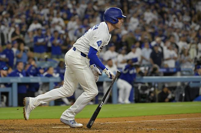 LA 다저스 프레디 프리먼이 3일(한국시각) 시카고 화이트삭스전서 9회말 끝내기 안타를 터뜨리고 있다. Imagn Images연합뉴스