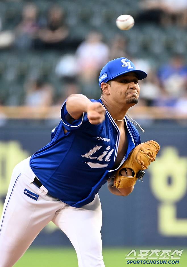 2일 잠실야구장에서 열린 삼성과 두산의 경기, 삼성 선발투수 가라비토가 역투하고 있다. 잠실=허상욱 기자wook@sportschosun.com/2025.07.02/