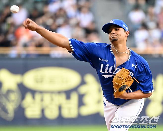 2일 잠실야구장에서 열린 삼성과 두산의 경기, 삼성 선발투수 가라비토가 역투하고 있다. 잠실=허상욱 기자wook@sportschosun.com/2025.07.02/
