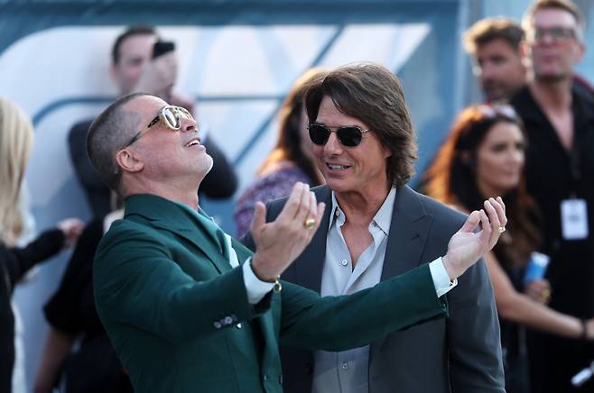 지난달 23일 런던에서 열린 영화 ‘F1 더 무비’ 프리미어 시사회에 참가한 브래드 피트와 톰 크루즈. 사진=연합뉴스