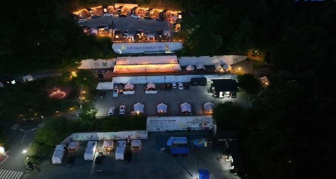 올 상반기 LIG넥스원 임직원 가족들이 참여한 패밀리데이(봄 캠핑) 야경. LIG넥스원 제공