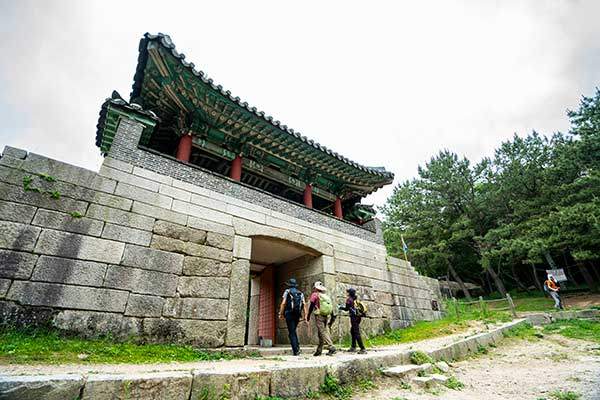 금정산성 남문.