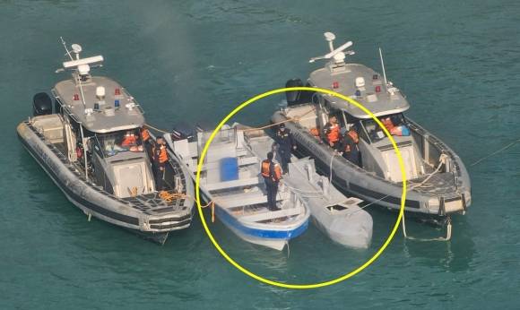 콜롬비아 해군에 적발된 무인 반점수정. AFP 연합뉴스