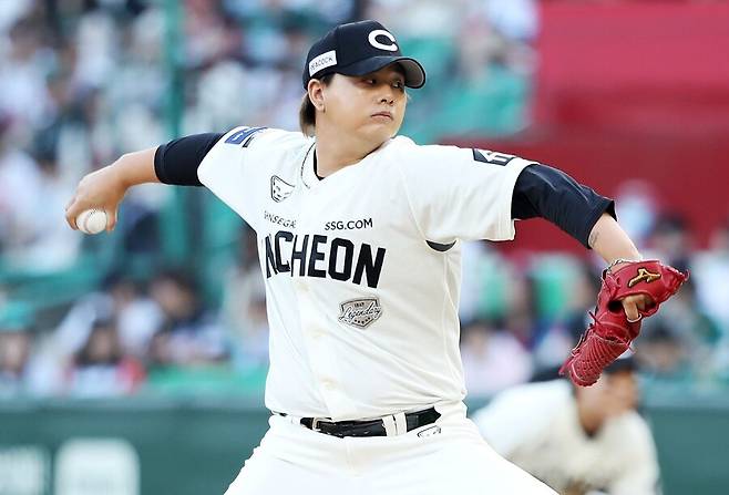 ▲ 김민은 투심의 구속과 무브먼트 모두가 향상되며 경기력의 안정감을 찾아가고 있다 ⓒSSG랜더스