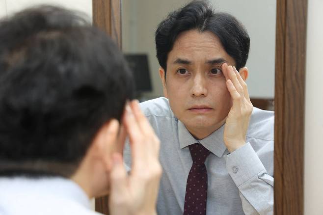 눈매교정술 시 숙련된 전문의와 상담을 통해 개인별 눈 상태에 맞는 수술법을 선택하는 것이 중요하다. 출처 김안과병원