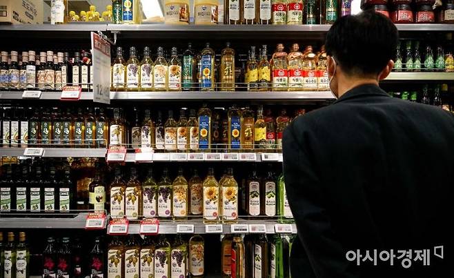 2022년 5월2일 서울 한 대형마트 진열대에 식용유 및 올리브유가 진열돼있다. 강진형 기자