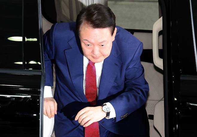 윤석열 전 대통령이 5일 오전 2차 특검조사를 받기 위해 서울 서초동 서울고등검찰청으로 출석하고 있다. 김태형 기자 xogud555@hani.co.kr