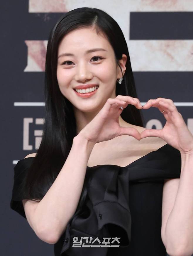 배우 홍화연이 21일 오후 서울 양천구 목동SBS에서 열린 새 금토드라마 '보물섬' 제작발표회에서 참석해 포즈를 취하고 있다. '보물섬'은 2조원의 정치 비자금을 해킹한 서동주가 자신을 죽인 절대 악과 그 세계를 무너뜨리기 위해 모든 것을 걸고 싸우는 인생 풀베팅 복수전. 21일 밤 10시 첫 방송. 서병수 기자 qudtn@edaily.co.kr /2025.02.21/