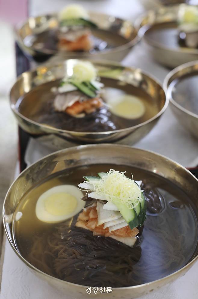 2018년 평양 옥류관에서 열린 남북정상회담 오찬에 올랐던 ‘진짜’ 평양냉면. 평양사진공동취재단 서성일 기자
