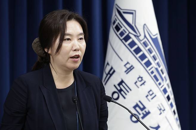 강유정 대변인이 1일 서울 용산구 대통령실 청사에서 국무회의 관련 브리핑을 하고 있다. 뉴시스