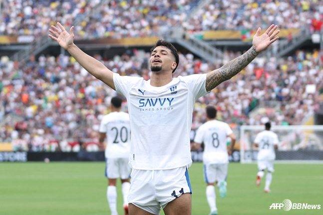 레오나르두가 5일 오전 4시(한국시간) 미국 플로리다주 올랜도의 캠핑 월드 스타디움에서 열린 2025 국제축구연맹(FIFA) 클럽월드컵 8강 경기에서 동점골을 넣고 세리머니하고 있다. /AFPBBNews=뉴스1