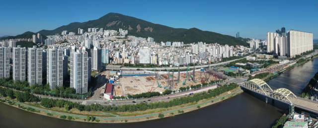 부산 센텀시티에 들어설 67층 규모의 ‘르엘 리버파크 센텀’ 공사 현장. 정종회 기자 jjh@