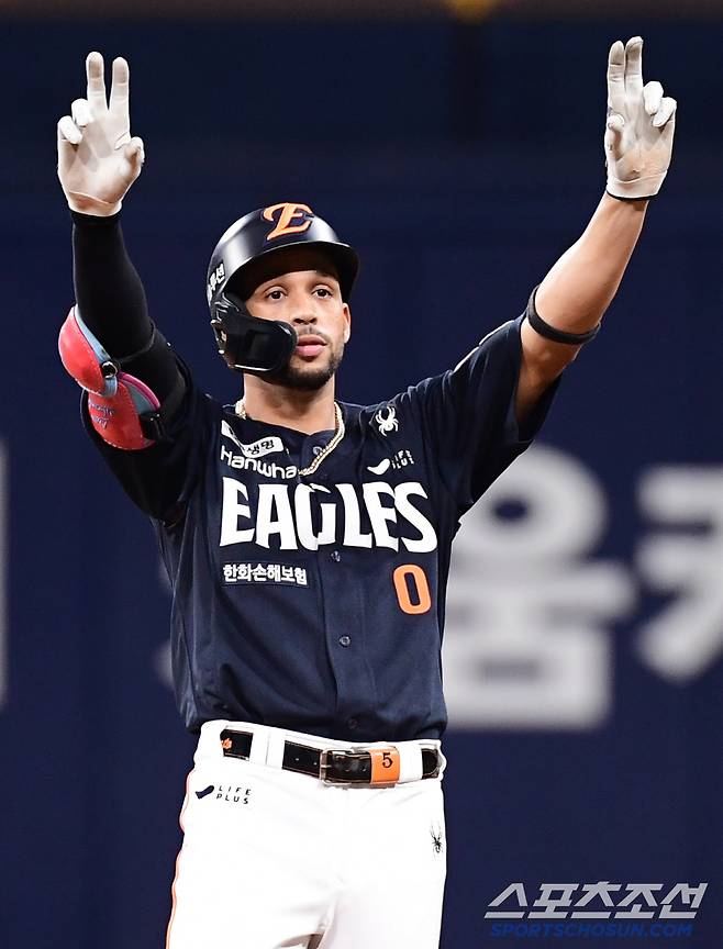 9회초 1타점 2루타를 날린 한화 리베라토.