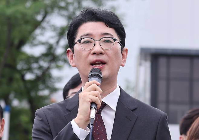 주진우 국민의힘 의원이 지난 1일 서울 용산구 대통령실 앞에서 열린 현장 의원총회에서 김민석 국무총리 후보자 지명 철회를 촉구하고 있다./뉴스1